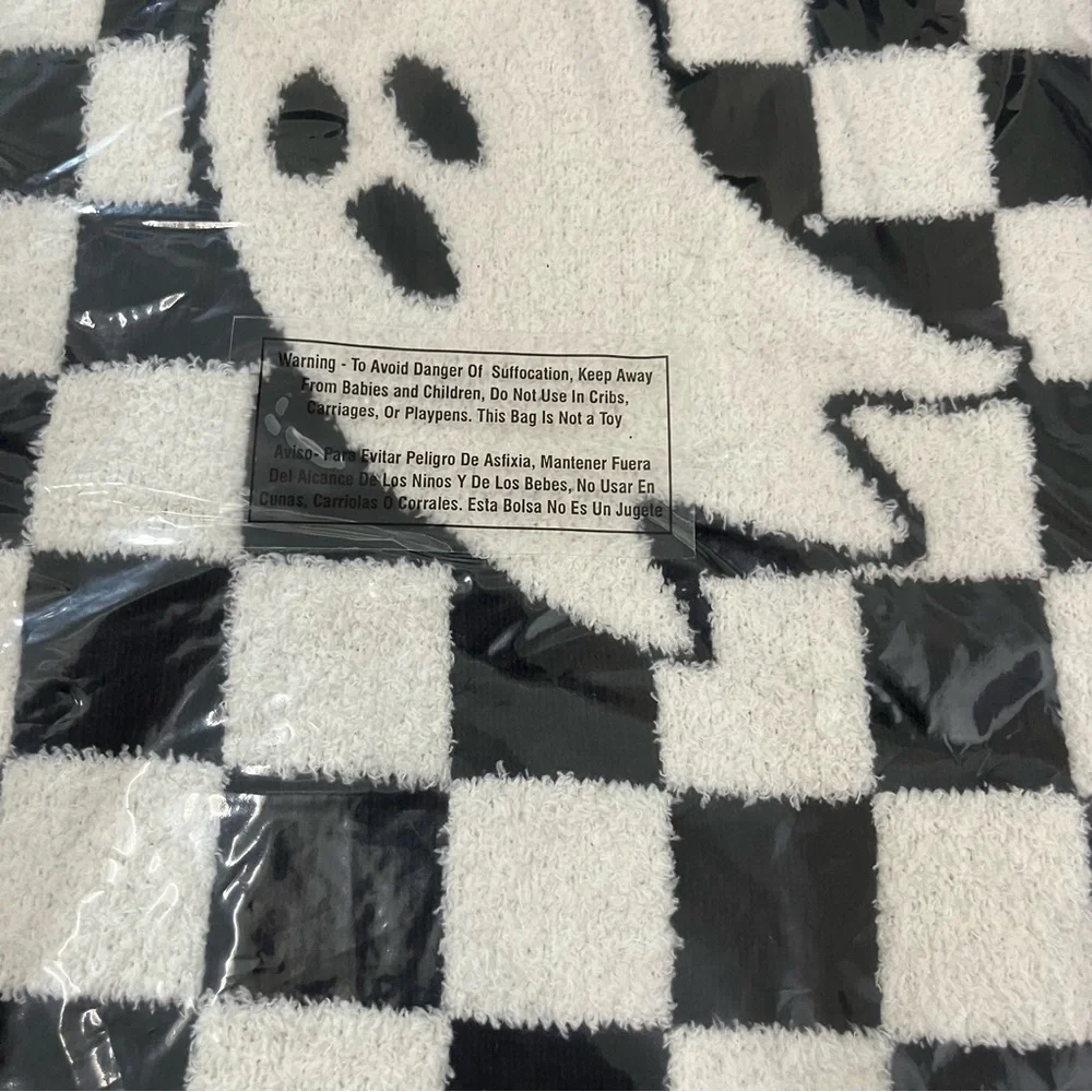 NEW NWT Spooky Night Black White Checkered Ghost Throw Blanket 50x70 New Tiktok